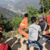 ယာဥ်တမ်းမှောက်သည့် ယာဥ်အား ဆယ်ယူနေစဥ်၊ ဓာတ်ပုံ - Myanmar Fire Services Department