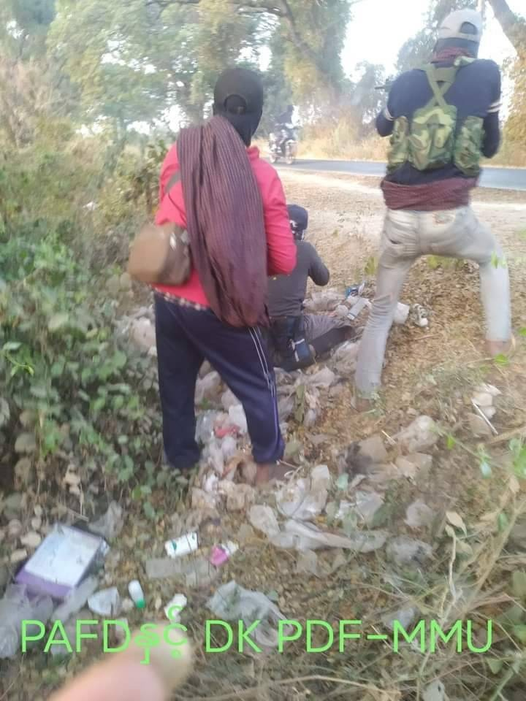 စခန်းမှူးလိုက်ပါလာသည့်ကားအား ချောင်းမြောင်းတိုက်ခိုက်နေစဥ်၊ ဓာတ်ပုံ - PAFD