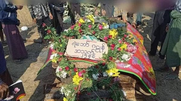 သတ်ဖြတ်ခံခဲ့ရသည့်ရဲဘော်များနှင့် PDFအဖွဲ့၏ မီးရှို့ခံရသော မော်တော်ယာဥ်များ၊ ဓာတ်ပုံ-ညီနောင်သုံးဖော်