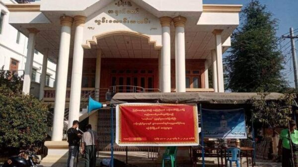 စဉ့်ကိုင်မှာ တိုက်ခိုက်ခံရလို့ ဒုမြို့နယ်အုပ်ချုပ်ရေးမှူးဒဏ်ရာရပြီး ရာအိမ်မှူး သေဆုံး