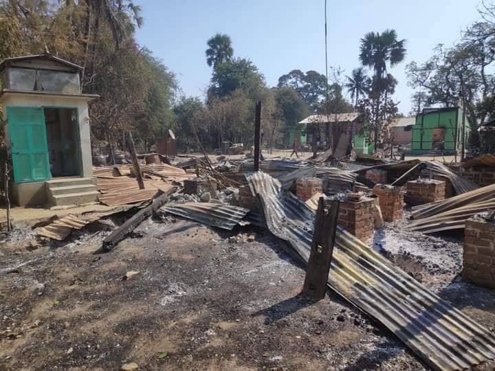 (စစ်ကိုင်းတိုင်းတွင် ပြီးခဲ့သည့် ဇန်နဝါရီလအတွင်းစစ်တပ်နှင့် အပေါင်းအပါများကမီးရှို့ဖျက်ဆီးခဲ့သောနေအိမ်များ ။ ဓါတ်ပုံ-CJ)