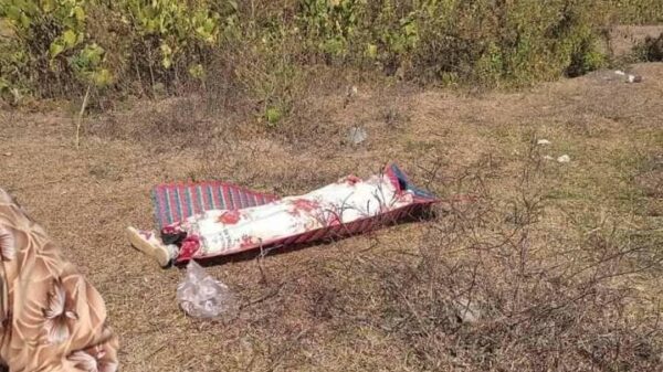 (သေဆုံးသူ အမျိုးသား​၏ ရုပ်အလောင်းအား တွေ့ရစဉ်)