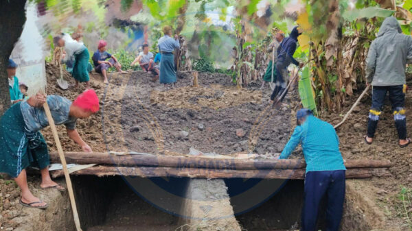 ဓာတ်ပုံ − MOHADM၊ မြေပြင်မှာတွေ့မြင်ရတဲ့ ဗုံးခိုကျင်း