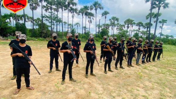 Danger Force LPDFမှ ရဲဘော်များအား တွေ့ရစဥ်၊ ဓာတ်ပုံ - Danger Force LPDF