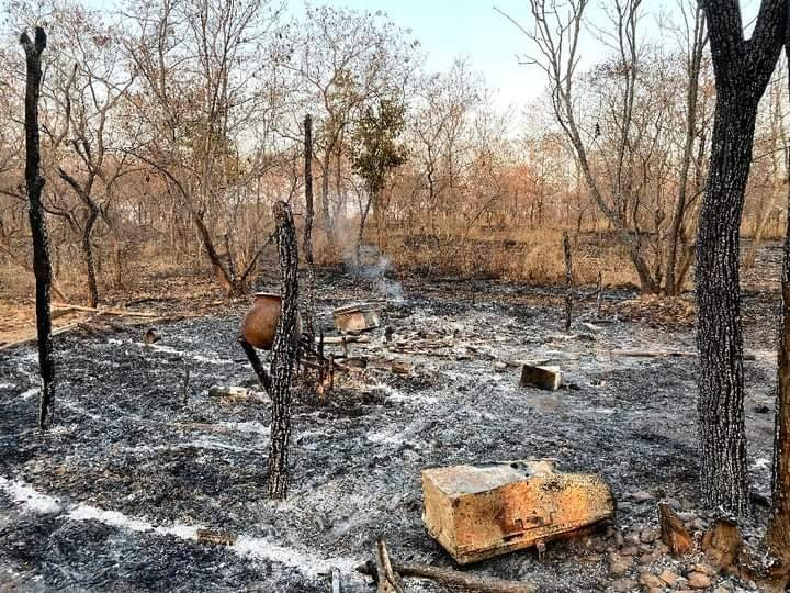 မီးလောင်ကျွမ်းနေသော MRA စခန်းအား တွေ့ရစဥ်၊ ဓာတ်ပုံ - MRA