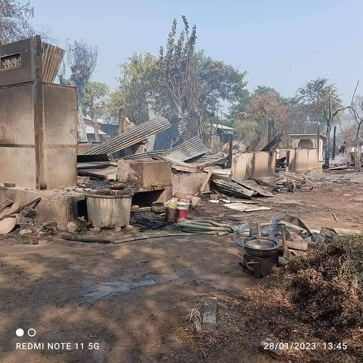 (စစ်ကိုင်းတိုင်းတွင် ပြီးခဲ့သည့် ဇန်နဝါရီလအတွင်းစစ်တပ်နှင့် အပေါင်းအပါများကမီးရှို့ဖျက်ဆီးခဲ့သောနေအိမ်များ ။ ဓါတ်ပုံ-CJ)