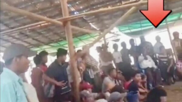 (လက်ပံတန်းမြို့နယ် ရွှေကြို့ပင်ရွာအနီး လယ်ကွင်းပြင်၌ လောင်းကစားဝိုင်းများ ဦးဆောင်ပြုလုပ်နေသည့် ကြီးမြင့်အား တွေ့ရစဥ်၊ ဓာတ်ပုံ - Bago Region PDF)