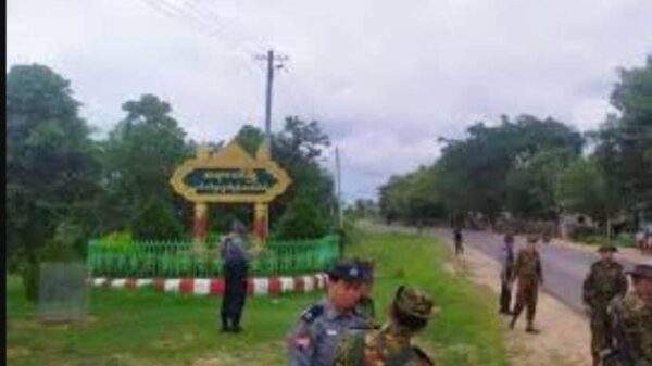 အရာတော်မြို့အဝင်၌ တွေ့ရသည့် စစ်ကောင်စီတပ်နှင့် ရဲတပ်ဖွဲ့ဝင်များ၊ ဓာတ်ပုံ-Cj