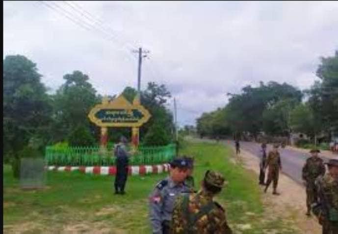 အရာတော်မြို့အဝင်၌ တွေ့ရသည့် စစ်ကောင်စီတပ်နှင့် ရဲတပ်ဖွဲ့ဝင်များ၊ ဓာတ်ပုံ-Cj