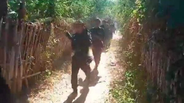 ရေစကြိုမြို့နယ်တွင် တိုက်ပွဲဝင်နေသည့် Myingyan Black Tiger တပ်ဖွဲ့မှ တော်လှန်ရေးရဲဘော်များအား တွေ့ရစဉ်