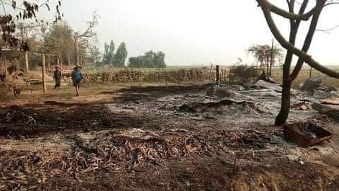 အထိနာသွားခဲ့သည့် စစ်ကောင်စီတပ် ကျန်ခဲ့သော ယူနီဖောင်းများနှင့် နေအိမ်အား မီးရှို့ဖျက်ဆီးခံရပြီးနောက် တွေ့ရစဥ်၊ ဓာတ်ပုံ-Madaya GZ၊ Wetlet Information Networks