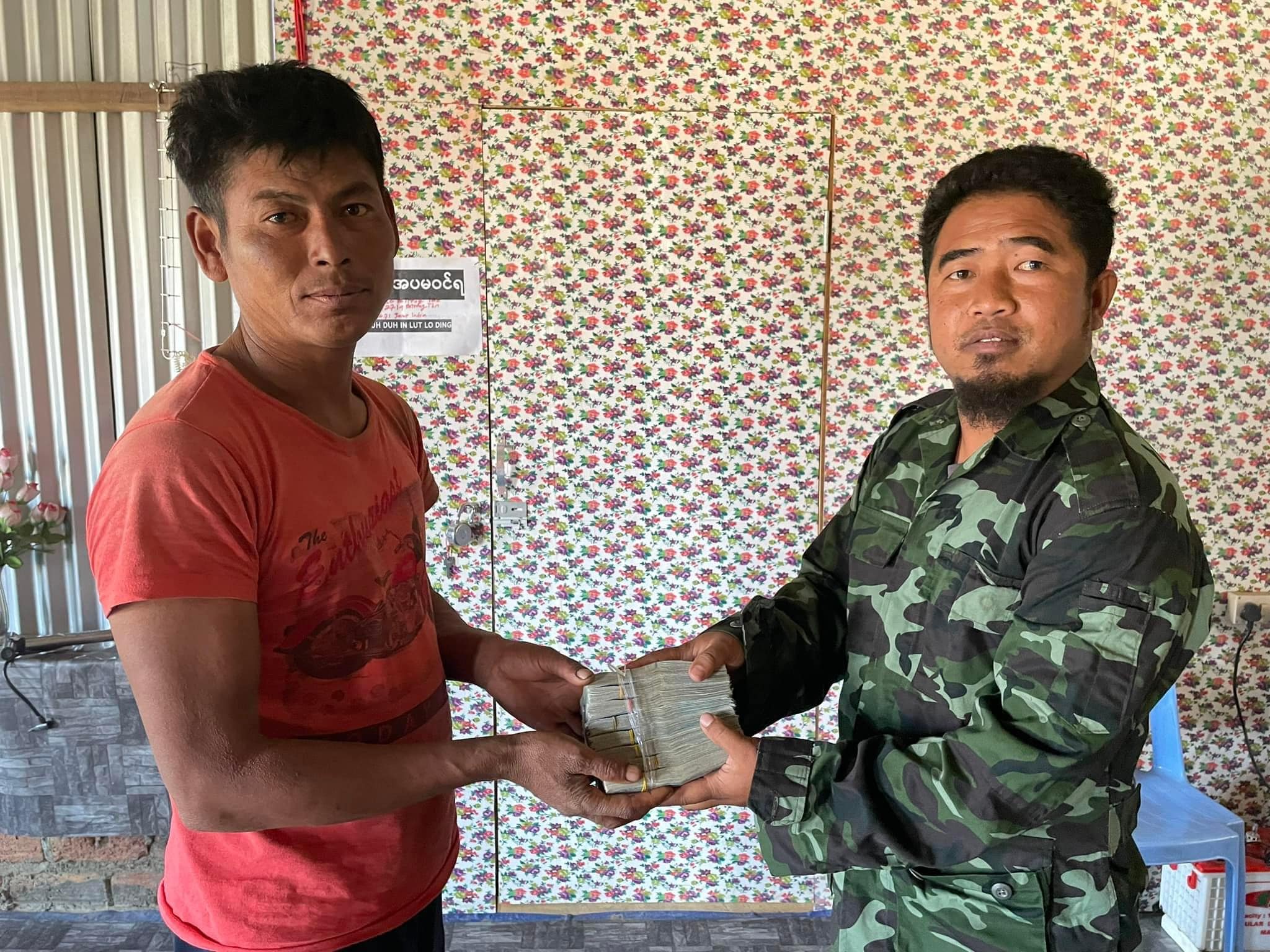 အလင်းဝင်လာသည့်တပ်သားအား တွေ့ရစဥ်၊ ဓာတ်ပုံ - CNO