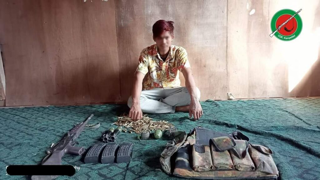 (လက်နက်ခဲယမ်းအပြည့်အစုံဖြင့်အလင်းဝင်လာ​သောစစ်​သား ။ ဓါတ်ပုံ-CDF-ကန်ပက်လက်)