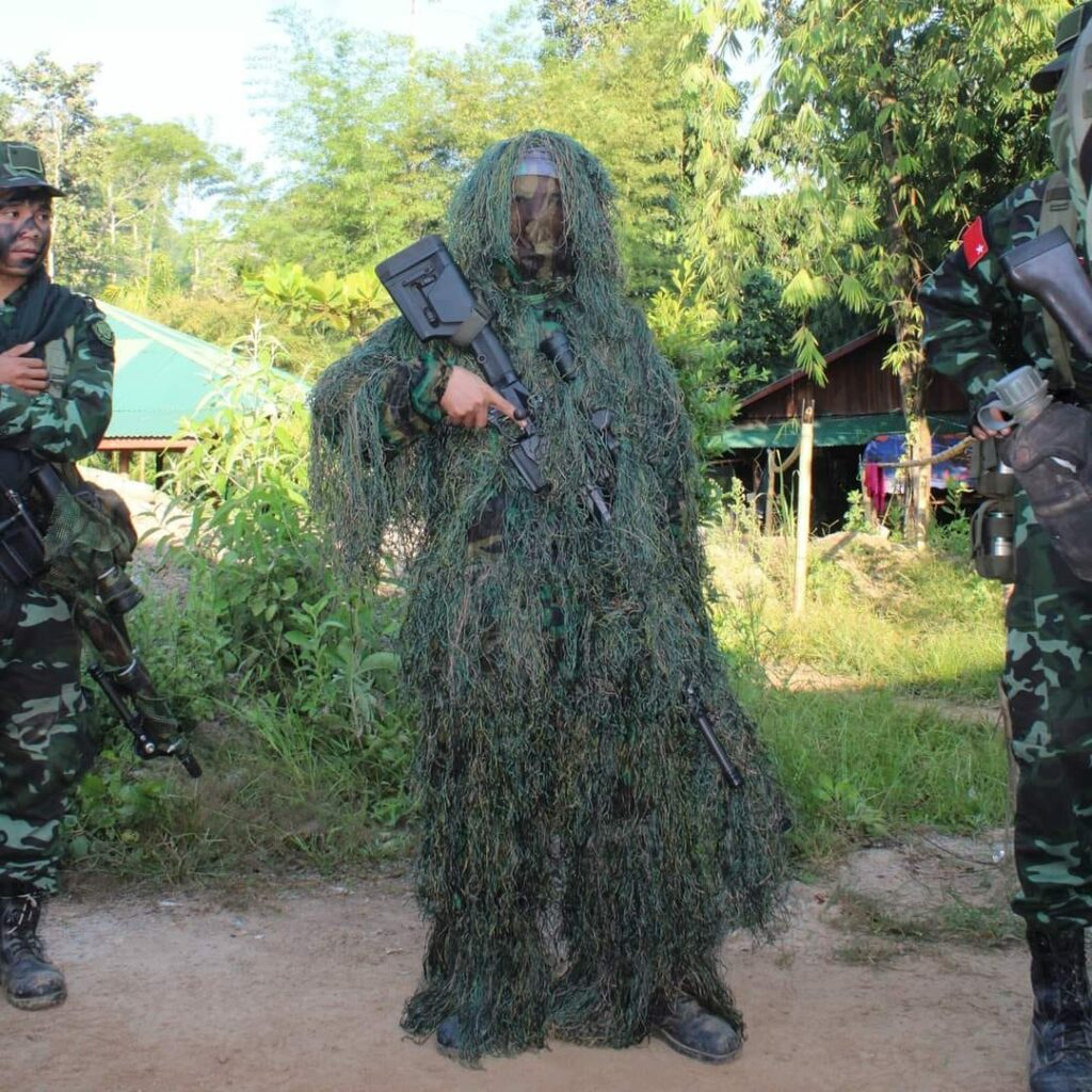 (တောင်ပိုင်းစစ်ဒေသကွပ်ကဲရေး၊အထူးစစ်ဆင်ရေးသင်တန်း (အပတ်စဥ် - ၄) သင်တန်းဆင်းပွဲပြုလုပ်စဥ်။NUG-MOHAAI)