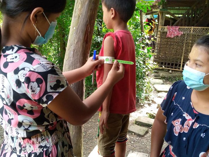 (လူသားချင်းစာနာမှုဆိုင်ရာအကူအညီအဖြစ် ကုလက လုပ်ငန်းများဆောင်ရွက်နေသည်ကို ၂၀၂၂ ဩဂုတ်အတွင်းက တွေ့ရစဉ်၊ ဓာတ်ပုံ - Ocha Myanmar)