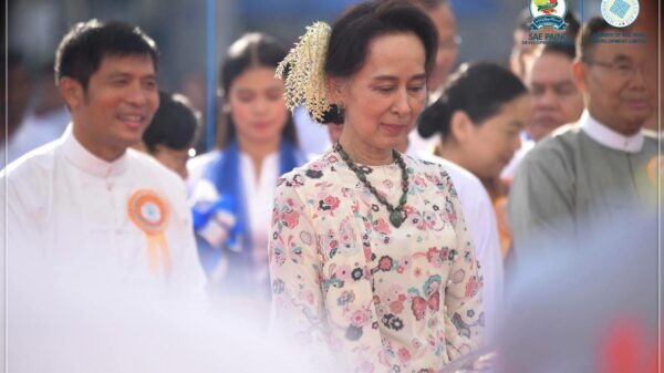 ပြီးခဲ့တဲ့ ၂၀၁၉ ခုနှစ် နှစ်ကုန်ပိုင်းက ရန်ကုန်မြို့ ၊လှိုင်မြို့နယ် သိပ္ပံပစ္စည်းစက်ရုံသစ်ဖွင့်ပွဲမှာတွေ့ရတဲ့ နိုင်ငံတော်အတိုင်ပင်ခံပုဂ္ဂိုလ် ဒေါ်အောင်ဆန်းစုကြည်နဲ့ ဦးမောင်ဝိတ်