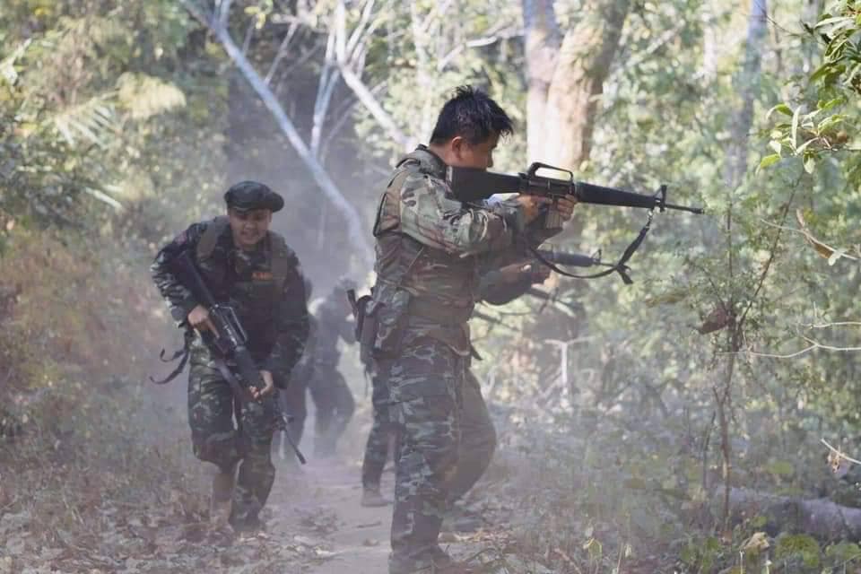 ကရင်နီတပ်မတော်(KA)ရဲဘော်များအား တွေ့ရစဉ်၊ ဓာတ်ပုံ - Kn A.C