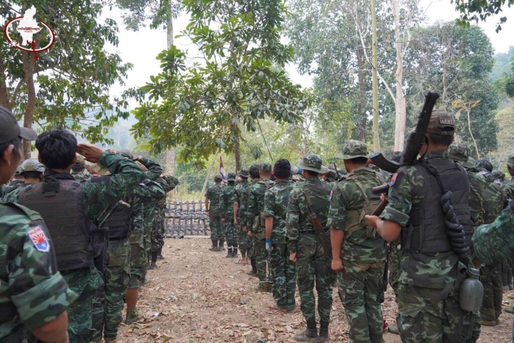 ကျားဖြူစစ်ကြောင်းနှင့် နဂါးဖြူစစ်ကြောင်းအား NUG က လက်နက်တပ်ဆင်ပေးနေစဉ်၊ ဓာတ်ပုံ - NUG