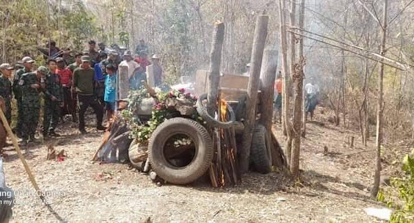 ကျဆုံးရဲဘော်၏ စျာပနပြုလုပ်နေစဉ်၊ ဓာတ်ပုံ-NRG-PDF