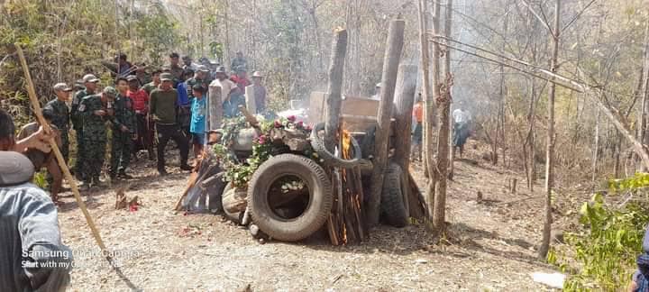 ကျဆုံးရဲဘော်၏ စျာပနပြုလုပ်နေစဉ်၊ ဓာတ်ပုံ-NRG-PDF