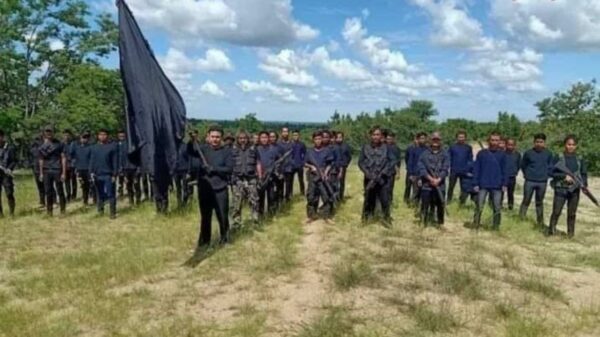 Zero ပြောက်ကျားတပ်ဖွဲ့မှ ရဲဘော်များအား တွေ့ရစဉ်