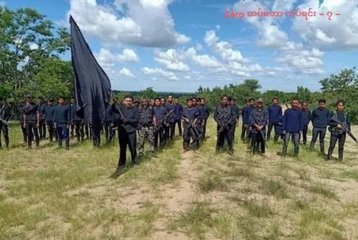 Zero ပြောက်ကျားတပ်ဖွဲ့မှ ရဲဘော်များအား တွေ့ရစဉ်