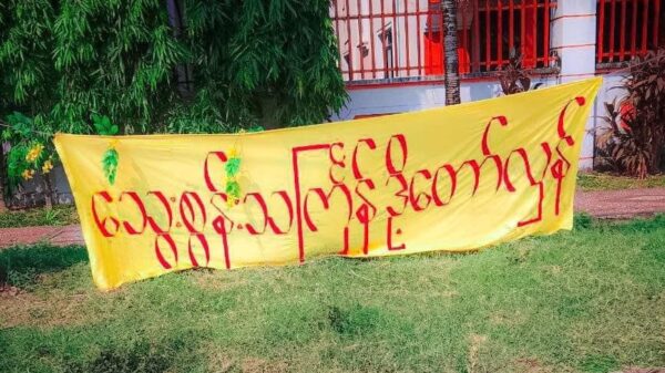 ယမန်နှစ် သင်္ကြန်အကြိုနေ့တွင် မန္တလေးမြို့၌ သံဃသမဂ္ဂသပိတ်စစ်ကြောင်းက ဆန္ဒပြလှုံ့ဆော်နေစဉ်၊ ဓာတ်ပုံ - သံဃသမဂ္ဂသပိတ်စစ်ကြောင်း