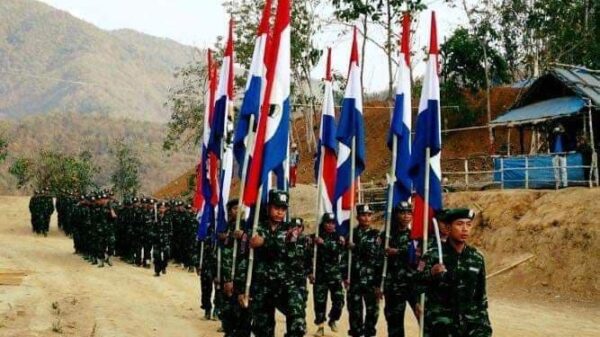 ချင်းအမျိုးသားတပ်ဦး(CNF)မှ ရဲဘော်များ စစ်ရေးလေ့ကျင့်နေစဉ်