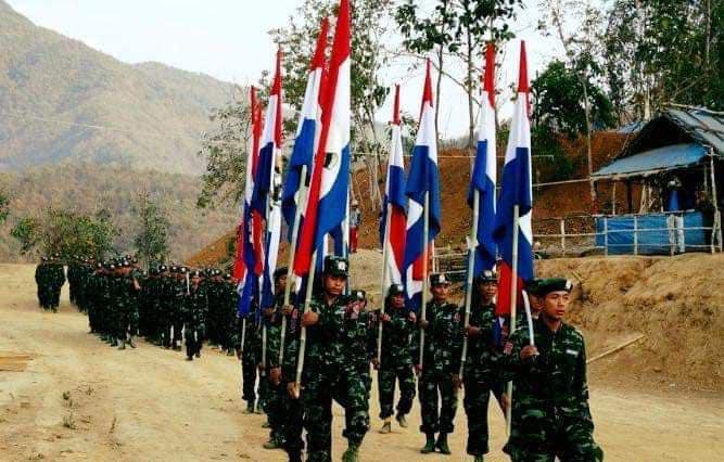 ချင်းအမျိုးသားတပ်ဦး(CNF)မှ ရဲဘော်များ စစ်ရေးလေ့ကျင့်နေစဉ်