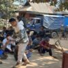 (၂၀၂၃ ဇန်နဝါရီ ၂၇ ရက်တွင် မဏိပူရ်ပြည်နယ်တွင်ဖမ်းဆီးခံရ​သောမြန်မာစစ်​ဘေး​ရှောင်များ။ ဓါတ်ပုံ-India Today)