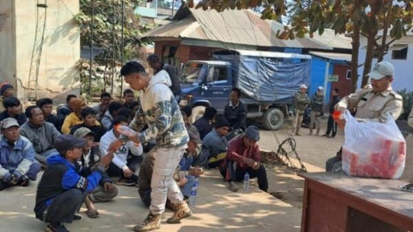 (၂၀၂၃ ဇန်နဝါရီ ၂၇ ရက်တွင် မဏိပူရ်ပြည်နယ်တွင်ဖမ်းဆီးခံရ​သောမြန်မာစစ်​ဘေး​ရှောင်များ။ ဓါတ်ပုံ-India Today)