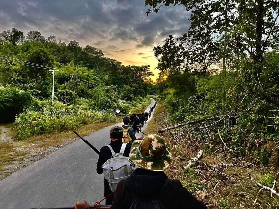 ပြည်သူ့ကာကွယ်​ရေးတပ်မ​တော်ပူး​ပေါင်းတပ်ဖွဲ့ဝင်များ။ ဓါတ်ပုံ-NUG