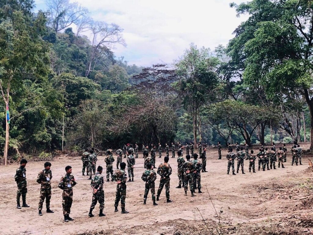 ချင်းအမျိုးသားကာကွယ်ရေးအဖွဲ့ချုပ်မှ ရဲဘော် များ စစ်ရေးလေ့ကျင့်နေစဉ်၊ ဓာတ်ပုံ - CNDF