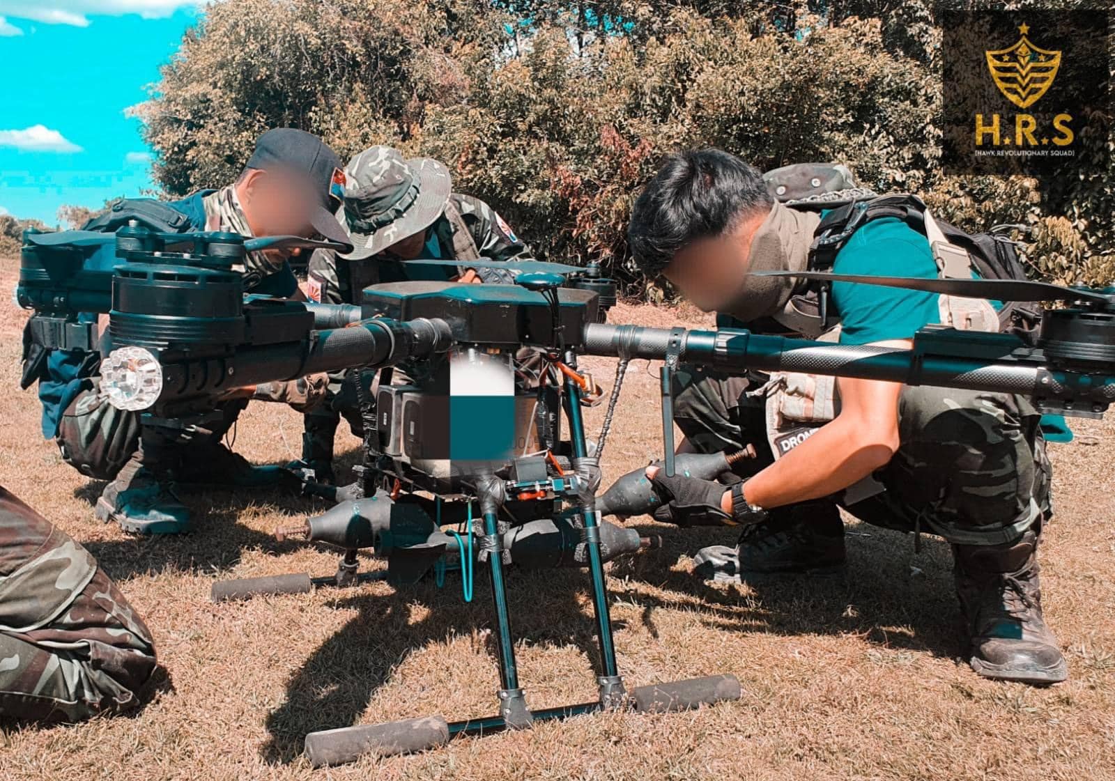 Hawk Revolutionary Squad(HRS) ဒရုန်းတပ်ဖွဲ့မှ ရဲဘော်များအား တွေ့ရစဉ်၊ ဓာတ်ပုံ - HRS