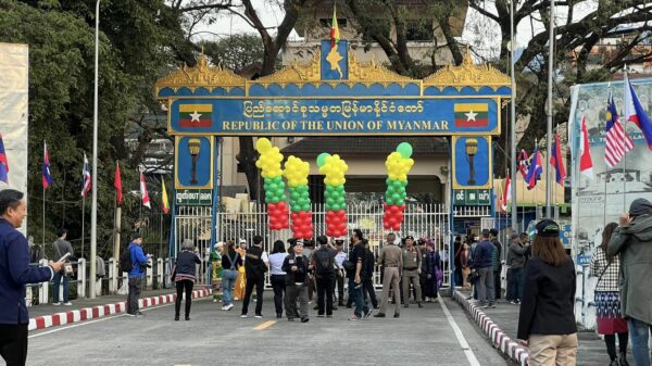 ဓာတ်ပုံ − สมบัติ คำลือ