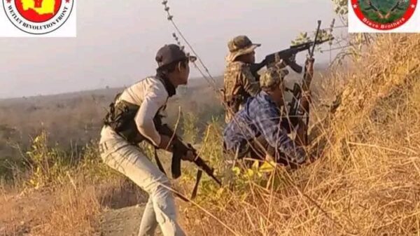 ရွှေဘိုနယ် ဘိုးနတ်တောင်ရှိ စစ်ကောင်စီတပ် အား ဒေသကာကွယ်ရေးအဖွဲ့နှစ်ဖွဲ့မှ ရဲဘော်များတိုက်ခိုက်နေစဉ်