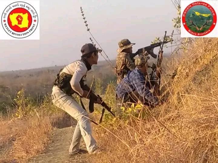 ရွှေဘိုနယ် ဘိုးနတ်တောင်ရှိ စစ်ကောင်စီတပ် အား ဒေသကာကွယ်ရေးအဖွဲ့နှစ်ဖွဲ့မှ ရဲဘော်များတိုက်ခိုက်နေစဉ်