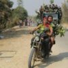 (တိုက်ပွဲမှ ပြန်လာ​သောPDFများနှင့် PDF များကိုကြိုဆိုနေကြ​သောဒေသခံပြည်သူများ။ ဓါတ်ပုံ-People's Spring)
