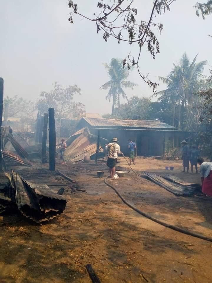 တာဝကျေးရွာ မီးရှို့ဖျက်ဆီးခံခဲ့ရစဥ်၊ ဓာတ်ပုံ-အလောင်းတော်ကဿပနယ်မြေသတင်း