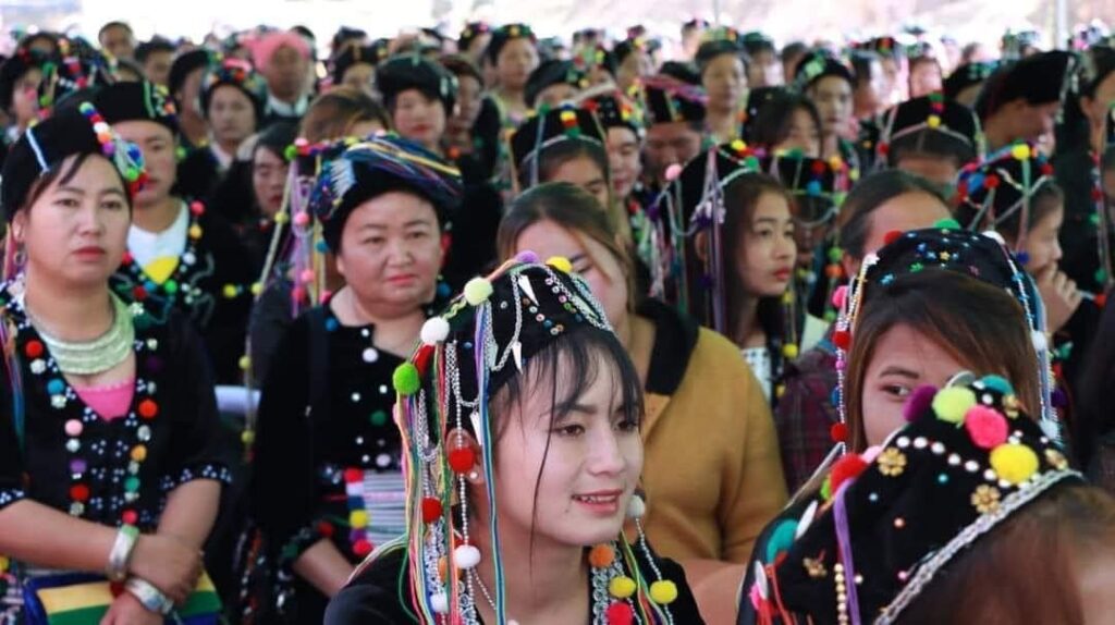 TNLA ခေါင်းဆောင်များ ဒေသခံများနှင့်တွေ့ဆုံနေစဉ်၊ ဓာတ်ပုံ - Ta'ang State TV