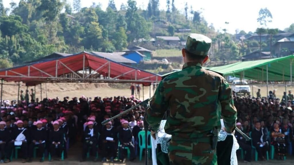 TNLA ခေါင်းဆောင်များ ဒေသခံများနှင့်တွေ့ဆုံနေစဉ်၊ ဓာတ်ပုံ - Ta'ang State TV