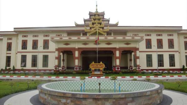 မန္တလေးတိုင်းဒေသကြီးလွှတ်တော်ရုံးအား တွေ့ရစဉ်၊ ဓာတ်ပုံ - CJ
