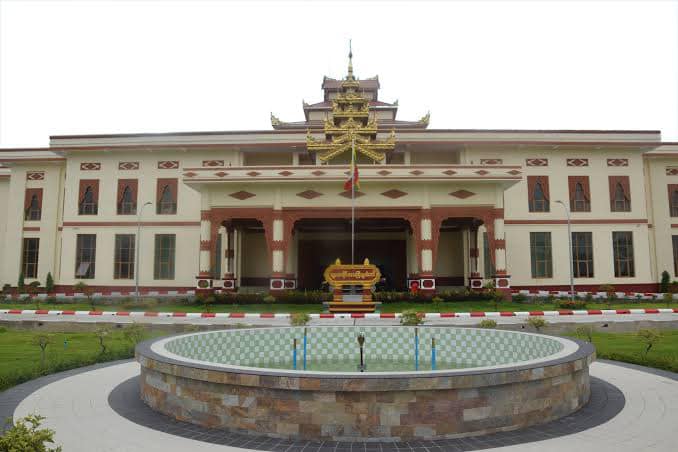 မန္တလေးတိုင်းဒေသကြီးလွှတ်တော်ရုံးအား တွေ့ရစဉ်၊ ဓာတ်ပုံ - CJ