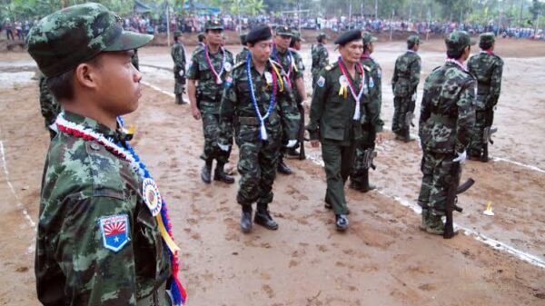 KNU တပ်သားများအား တွေ့ရစဉ်၊ ဓာတ်ပုံ - KNU