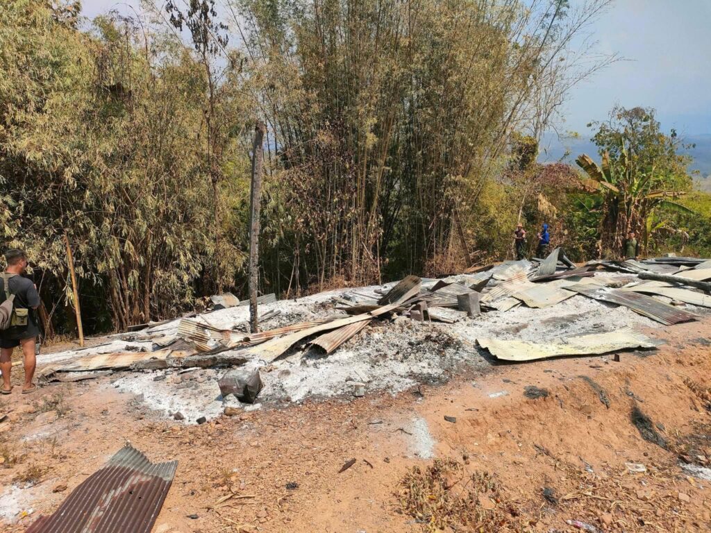 စစ်ကောင်စီတပ် စီးနင်းခဲ့သည့် စခန်းအား တွေ့ရစဉ်၊ ဓာတ်ပုံ - KIC