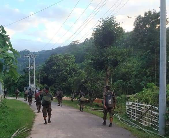 (ပြည်သူ့ကာကွယ်ရေးတပ်ဖွဲ့၊ (Thabeikkyin PDF ) မိုးကုတ်ဗျူဟာတပ်ရင်းအမှတ် ၁၂၂၂ မှတပ်ဖွဲ့ဝင်များ။ ဓါတ်ပုံ-TBK-PDF)