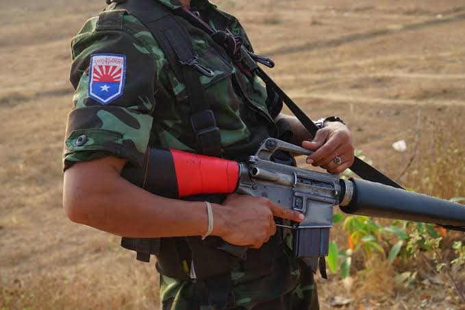 KNLA တပ်သားတစ်ဦးအား တွေ့ရစဉ်၊ ဓာတ်ပုံ - KNU