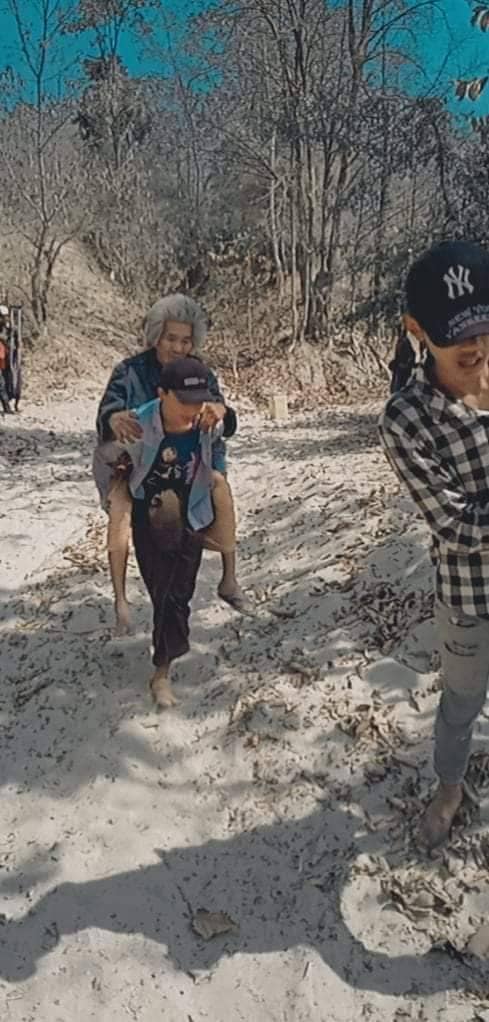 (စစ်ကောင်စီတပ်စစ်ကြောင်းထိုးလာ၍ ပေါက်မြို့နယ်တောင်ပိုင်းမှထွက်ပြေးတိမ်းရှောင်နရသောဒေသခံပြည်သူများ ။ ။ဓါတ်ပုံ-CJ)