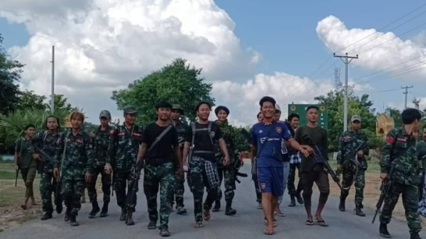 ရေစကြို(ပကဖ)မှ ရဲဘော်များအား တွေ့ရစဥ်