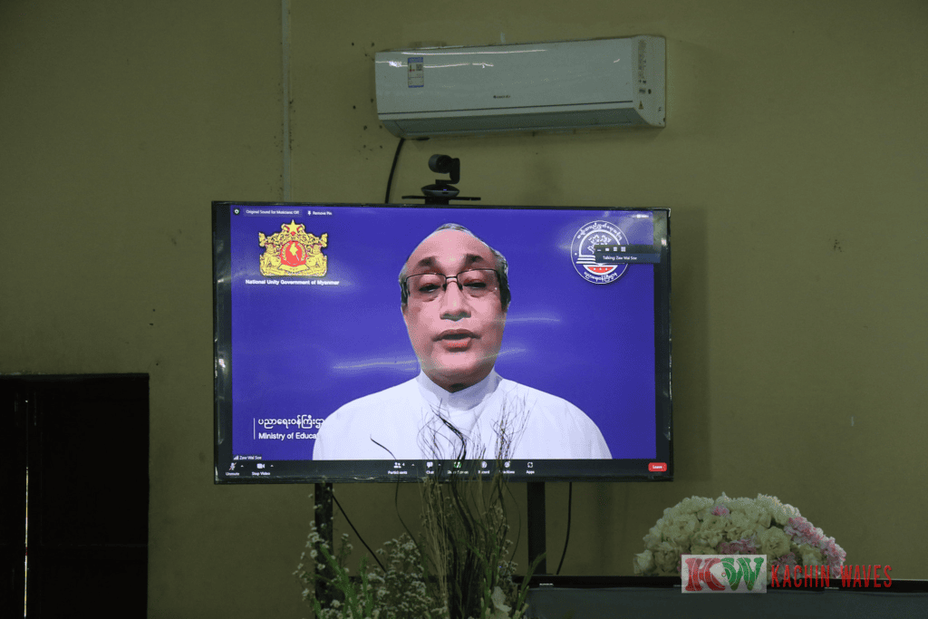 (KSCUတက္ကသိုလ်ဘွဲ့နှင်းသဘင်အခမ်းအနားပြုလုပ်နေစဥ်။ဓာတ်ပုံ - Kachinwaves)